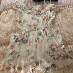 SUPER CUTE BRAND NEW FLORAL ROMPER